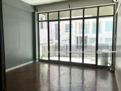 10500, Bangkok, Thailand 10500, Bangkok, Thailand