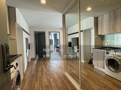 Wire Ratchada 19, Bangkok, Thailand Wire Ratchada 19, Bangkok, Thailand