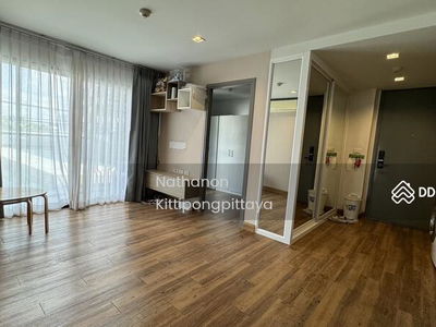 Wire Ratchada 19, Bangkok, Thailand Wire Ratchada 19, Bangkok, Thailand