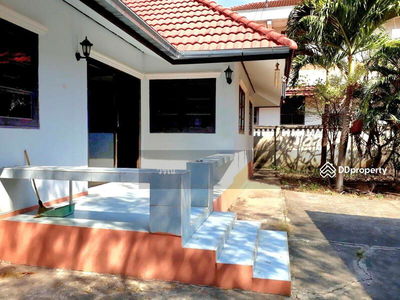 Single-storey detached house for rent, near the terminal, lots of space, Nakhon Ratchasima, Thailand Single-storey detached house for rent, near the terminal, lots of space, Nakhon Ratchasima, Thailand