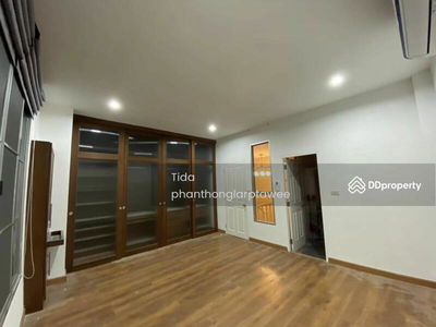 Baan Klang Muang Ladprao-Yothin Phatthana, Bangkok, Thailand Baan Klang Muang Ladprao-Yothin Phatthana, Bangkok, Thailand