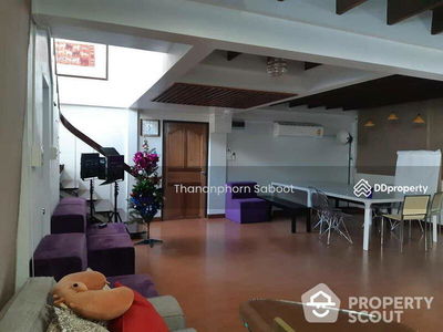 Spacious 3-Bedroom House, Bangkok, Thailand Spacious 3-Bedroom House, Bangkok, Thailand