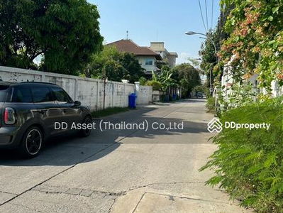 Soi Sukhumvit 76, Samut Prakan, Thailand Soi Sukhumvit 76, Samut Prakan, Thailand