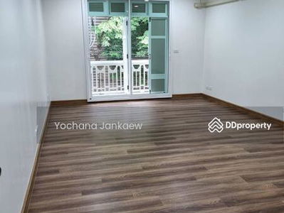 Large 6-Br Townhouse near BTS Sala Daeng, Bangkok, Thailand Large 6-Br Townhouse near BTS Sala Daeng, Bangkok, Thailand