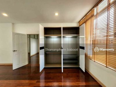 Large 2-Bedroom Townhouse, Bangkok, Thailand Large 2-Bedroom Townhouse, Bangkok, Thailand