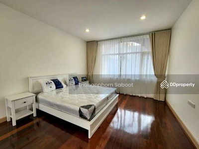 Large 2-Bedroom Townhouse, Bangkok, Thailand Large 2-Bedroom Townhouse, Bangkok, Thailand