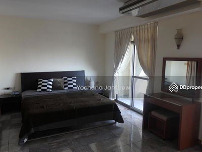 Royal Castle Sukhumvit, Bangkok, Thailand Royal Castle Sukhumvit, Bangkok, Thailand