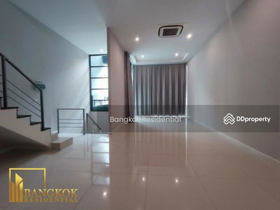 Townhouse in Compound, Bangkok, Thailand Townhouse in Compound, Bangkok, Thailand