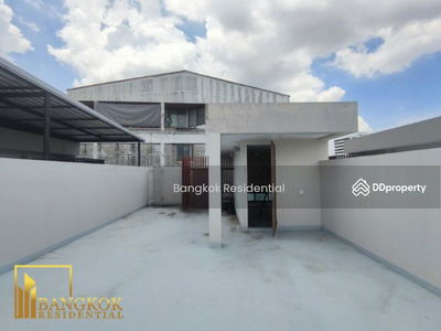 Townhouse in Compound, Bangkok, Thailand Townhouse in Compound, Bangkok, Thailand