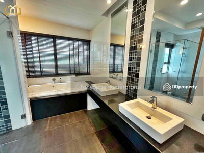 Chalong Miracle Lakeview, Phuket, Thailand Chalong Miracle Lakeview, Phuket, Thailand