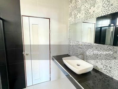 Single house for rent, lots of space Sriracha Tower Village, Nine Kilo, Sriracha, Chon Buri, Thailand Single house for rent, lots of space Sriracha Tower Village, Nine Kilo, Sriracha, Chon Buri, Thailand