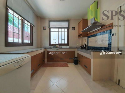 Narasiri Pattanakarn-Srinakarin, Bangkok, Thailand Narasiri Pattanakarn-Srinakarin, Bangkok, Thailand