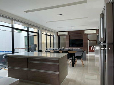 10110, Bangkok, Thailand 10110, Bangkok, Thailand