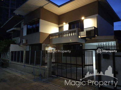 Townhouse in Ekkamai 12, Bangkok, Thailand Townhouse in Ekkamai 12, Bangkok, Thailand