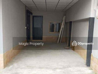 Townhouse in Ekkamai 12, Bangkok, Thailand Townhouse in Ekkamai 12, Bangkok, Thailand