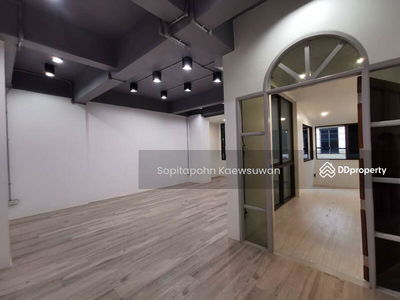 10110, Bangkok, Thailand 10110, Bangkok, Thailand