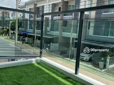 Town Avenue Srinagarindra, Bangkok, Thailand Town Avenue Srinagarindra, Bangkok, Thailand