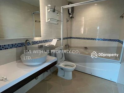 Life @ Ratchada-Huai Khwang, Bangkok, Thailand Life @ Ratchada-Huai Khwang, Bangkok, Thailand