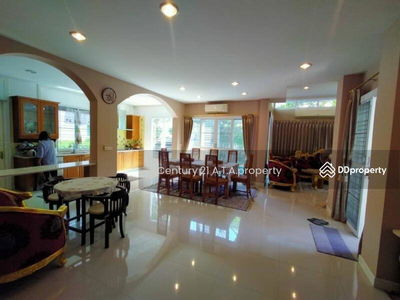 The Royal Sammuk Thani, Chon Buri, Thailand The Royal Sammuk Thani, Chon Buri, Thailand