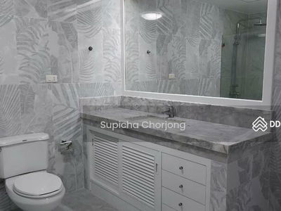 Vanicha Park Langsuan, Bangkok, Thailand Vanicha Park Langsuan, Bangkok, Thailand