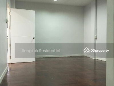 4 Bed Townhouse in Sukhumvit 71, Phra Khanong, Bangkok, Thailand 4 Bed Townhouse in Sukhumvit 71, Phra Khanong, Bangkok, Thailand