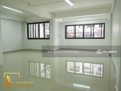 4 Bed Townhouse in Sukhumvit 71, Phra Khanong, Bangkok, Thailand 4 Bed Townhouse in Sukhumvit 71, Phra Khanong, Bangkok, Thailand