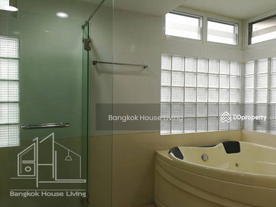 Prompong Mansion, Bangkok, Thailand Prompong Mansion, Bangkok, Thailand