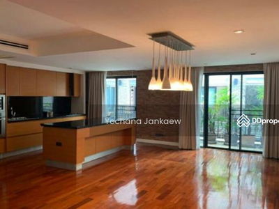 Large 4-Br Townhouse near BTS Phrom Phong, Bangkok, Thailand Large 4-Br Townhouse near BTS Phrom Phong, Bangkok, Thailand