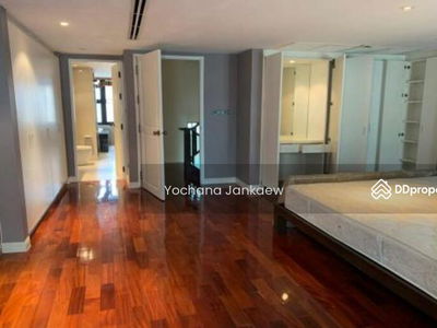Large 4-Br Townhouse near BTS Phrom Phong, Bangkok, Thailand Large 4-Br Townhouse near BTS Phrom Phong, Bangkok, Thailand