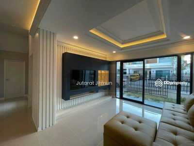 Centro Wongwaen-Chatuchot, Bangkok, Thailand Centro Wongwaen-Chatuchot, Bangkok, Thailand