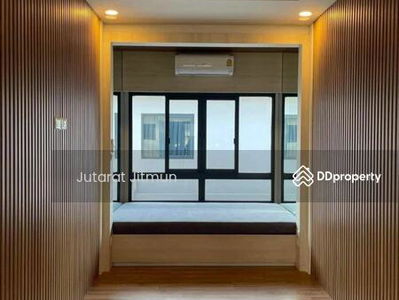 Centro Wongwaen-Chatuchot, Bangkok, Thailand Centro Wongwaen-Chatuchot, Bangkok, Thailand