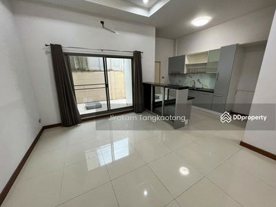 Pattra Mo Town, Nonthaburi, Thailand Pattra Mo Town, Nonthaburi, Thailand