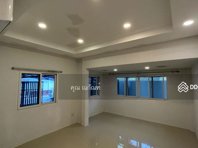 Maneeya Village, Bangkok, Thailand Maneeya Village, Bangkok, Thailand