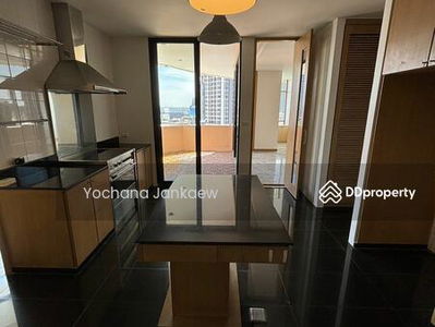 Castle Hill Mansion, Bangkok, Thailand Castle Hill Mansion, Bangkok, Thailand