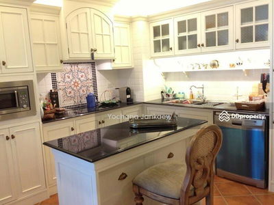 Issara At 42 Sukhumvit, Bangkok, Thailand Issara At 42 Sukhumvit, Bangkok, Thailand