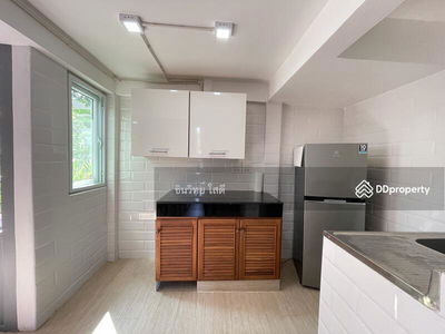 Single house, 5 bedrooms, Pha Ping Village, in front of Chiang Mai University, best location, Chiang Mai, Thailand Single house, 5 bedrooms, Pha Ping Village, in front of Chiang Mai University, best location, Chiang Mai, Thailand