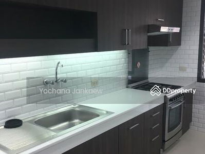 Sukhumvit House, Bangkok, Thailand Sukhumvit House, Bangkok, Thailand