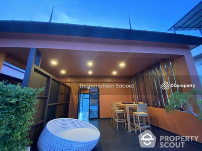 The Maple Sathon-Narathiwat condominium, Bangkok, Thailand The Maple Sathon-Narathiwat condominium, Bangkok, Thailand