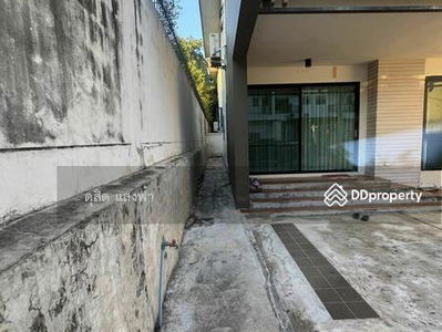 Townhome for rent, behind Suea Palm Hill University, Sriracha, Chon Buri., Thailand Townhome for rent, behind Suea Palm Hill University, Sriracha, Chon Buri., Thailand
