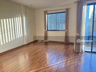 Townhome for rent, behind Suea Palm Hill University, Sriracha, Chon Buri., Thailand Townhome for rent, behind Suea Palm Hill University, Sriracha, Chon Buri., Thailand