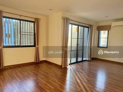 Townhome for rent, behind Suea Palm Hill University, Sriracha, Chon Buri., Thailand Townhome for rent, behind Suea Palm Hill University, Sriracha, Chon Buri., Thailand