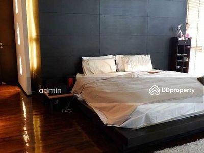 Ficus Lane, Bangkok, Thailand Ficus Lane, Bangkok, Thailand