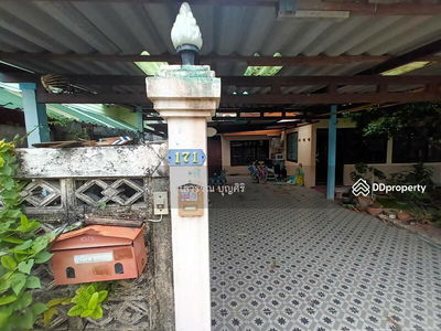 3 single houses next to each other next to The City Centro village., Bangkok, Thailand 3 single houses next to each other next to The City Centro village., Bangkok, Thailand