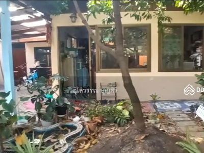 3 single houses next to each other next to The City Centro village., Bangkok, Thailand 3 single houses next to each other next to The City Centro village., Bangkok, Thailand