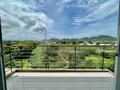 Green Lake Sriracha, Chon Buri, Thailand Green Lake Sriracha, Chon Buri, Thailand