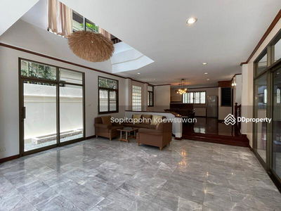 10110, Bangkok, Thailand 10110, Bangkok, Thailand