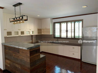 10110, Bangkok, Thailand 10110, Bangkok, Thailand