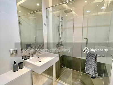 EQUINOX Paholyothin-Viphavadee, Bangkok, Thailand EQUINOX Paholyothin-Viphavadee, Bangkok, Thailand