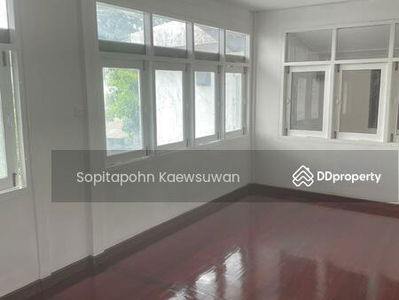 10110, Bangkok, Thailand 10110, Bangkok, Thailand