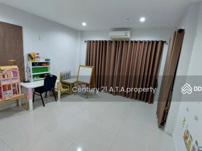 The Complete Sriracha, Chon Buri, Thailand The Complete Sriracha, Chon Buri, Thailand